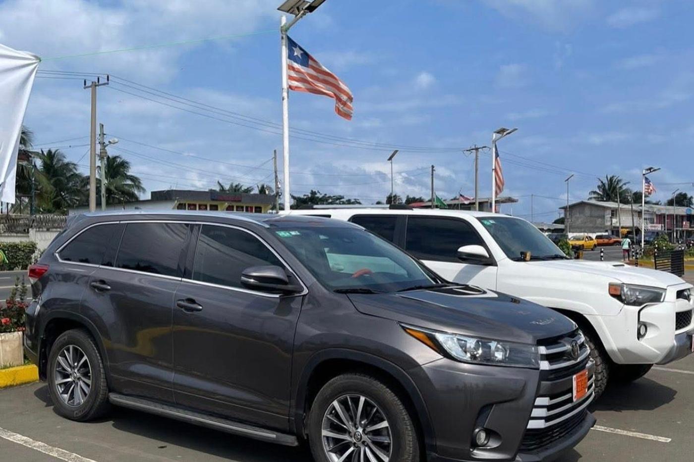 Grey Toyota Highlander XLE parked in daylight, front three quarter view